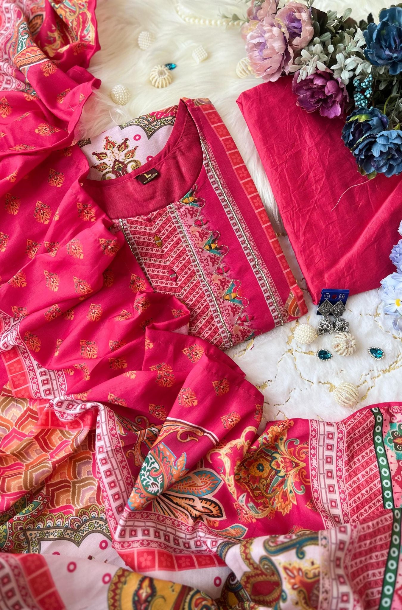 Lilac Muslin Pakistani Suit Kurta Pent Dupatta