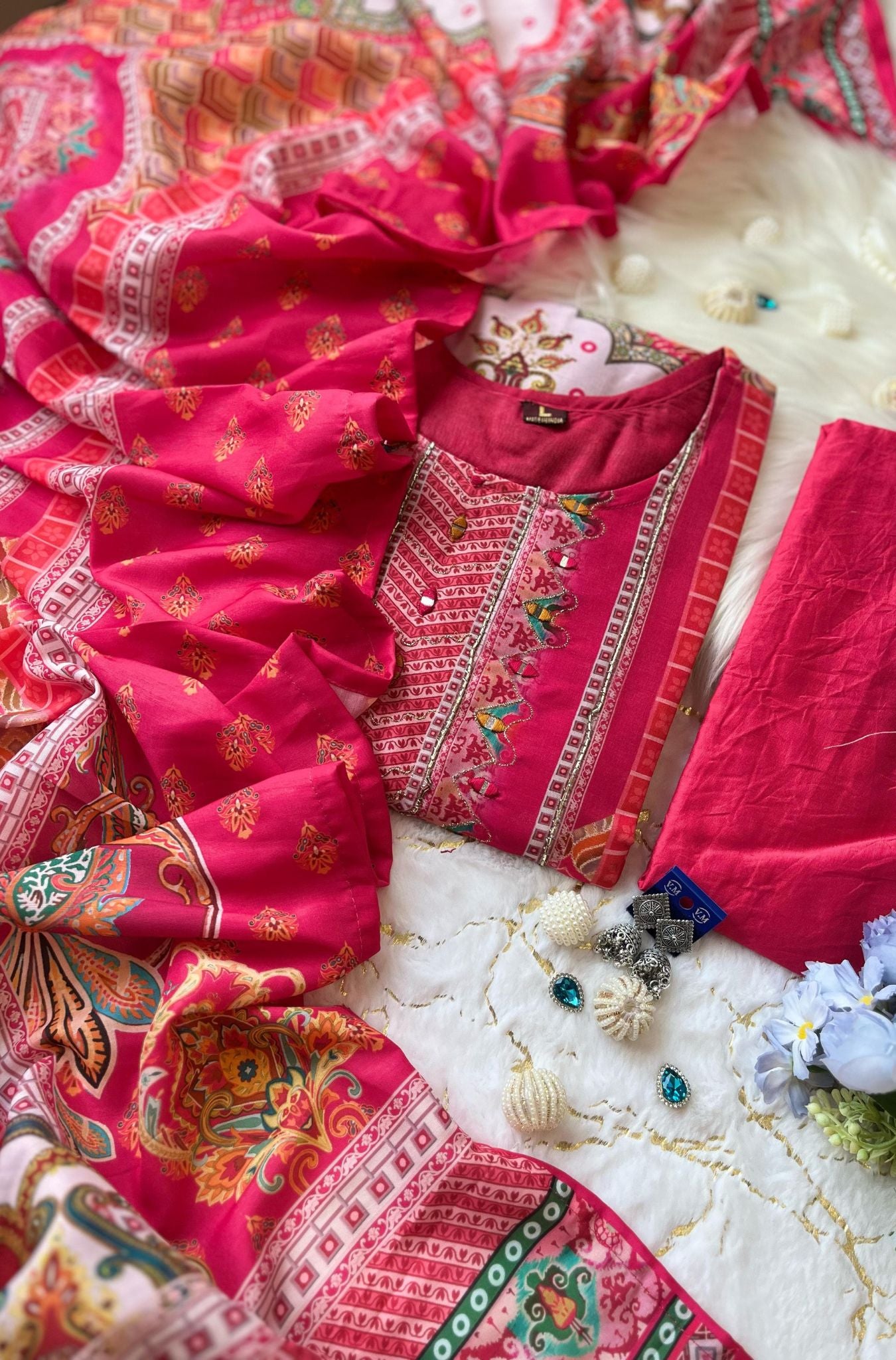 Lilac Muslin Pakistani Suit Kurta Pent Dupatta